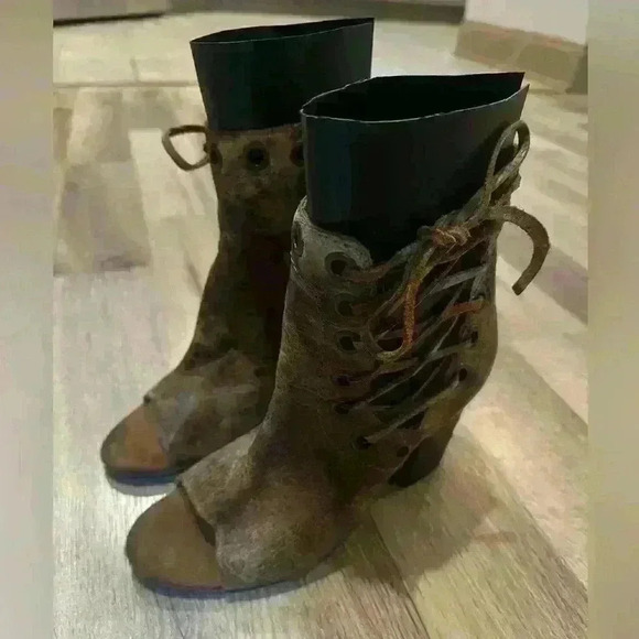 Diba True Women's Sz 7 Shoes Brown Leather Lace Up Zip Distressed Ankle Boots - Picture 2 of 13